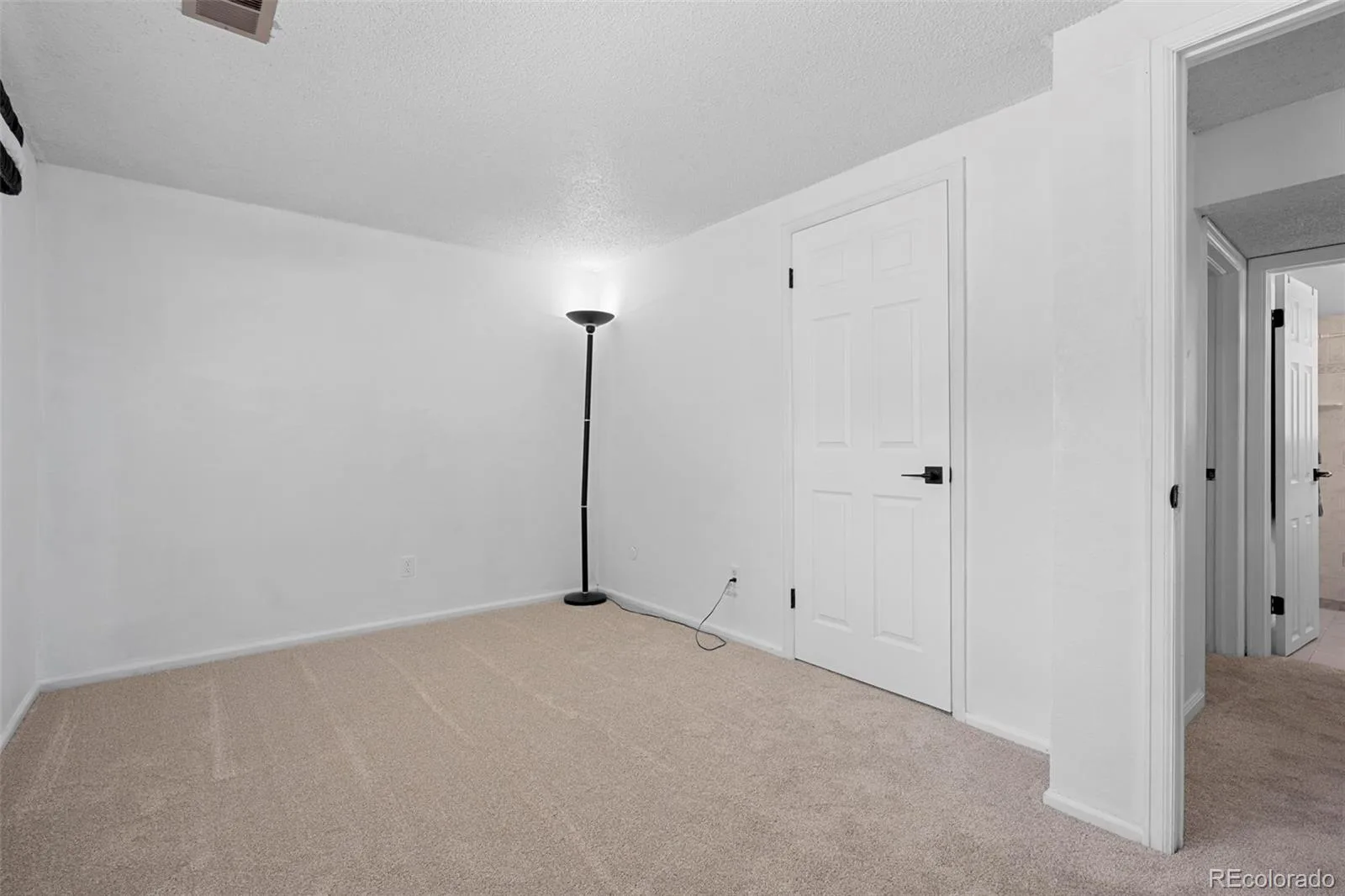 8692 W Fair Drive Littleton CO 80123 | MLS #REC4625444 06172026233620 1600 28