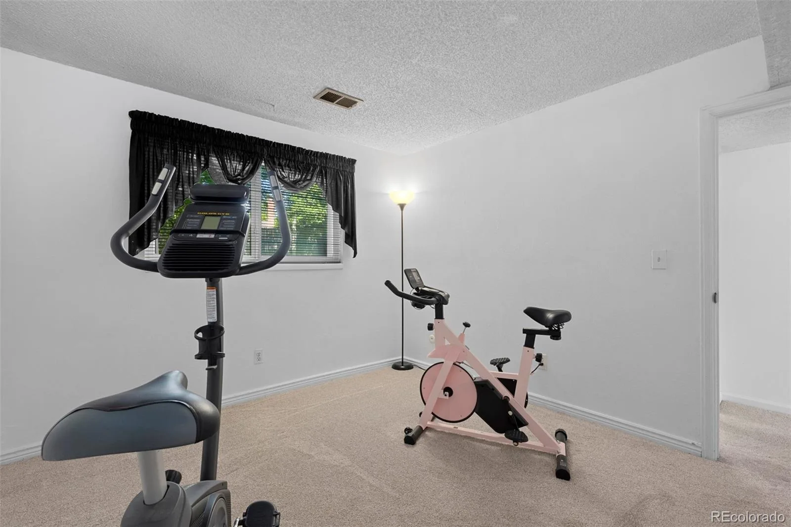 8692 W Fair Drive Littleton CO 80123 | MLS #REC4625444 06172026233620 1600 32