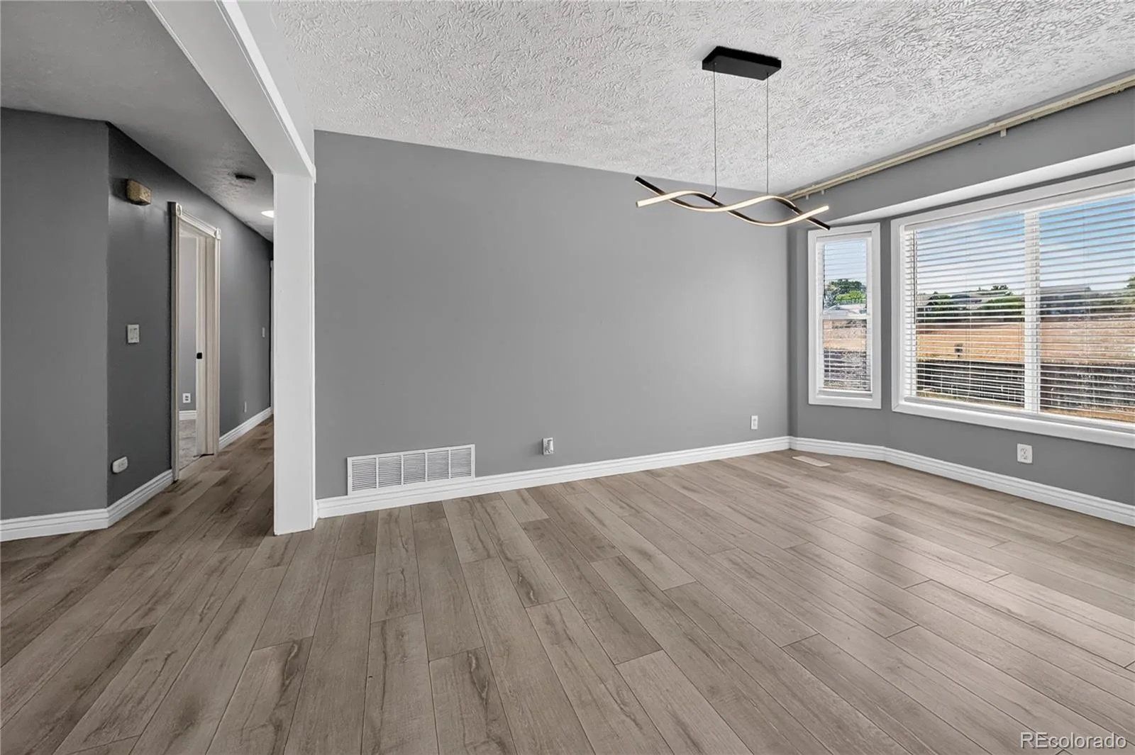 5881 S Quatar Circle Centennial CO 80015 | MLS #REC4631831 07302026045557 1600 11