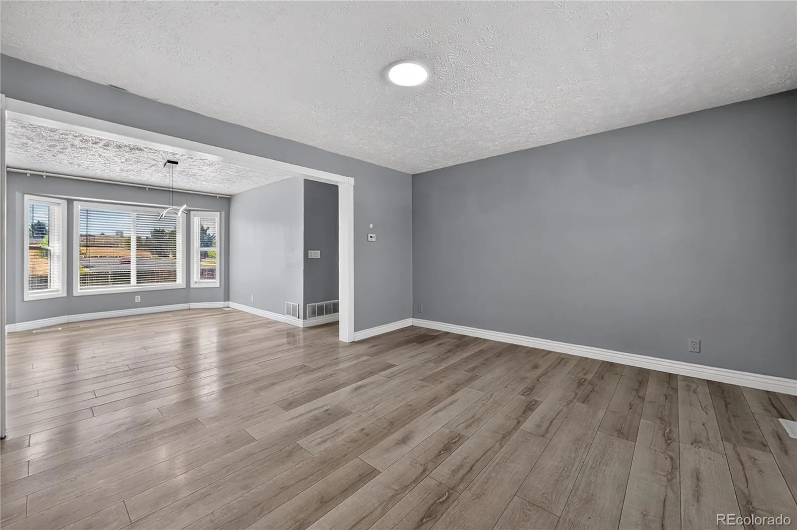 5881 S Quatar Circle Centennial CO 80015 | MLS #REC4631831 07302026045557 1600 2