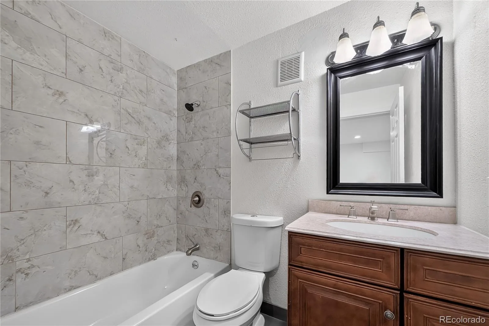 5881 S Quatar Circle Centennial CO 80015 | MLS #REC4631831 07302026045557 1600 29