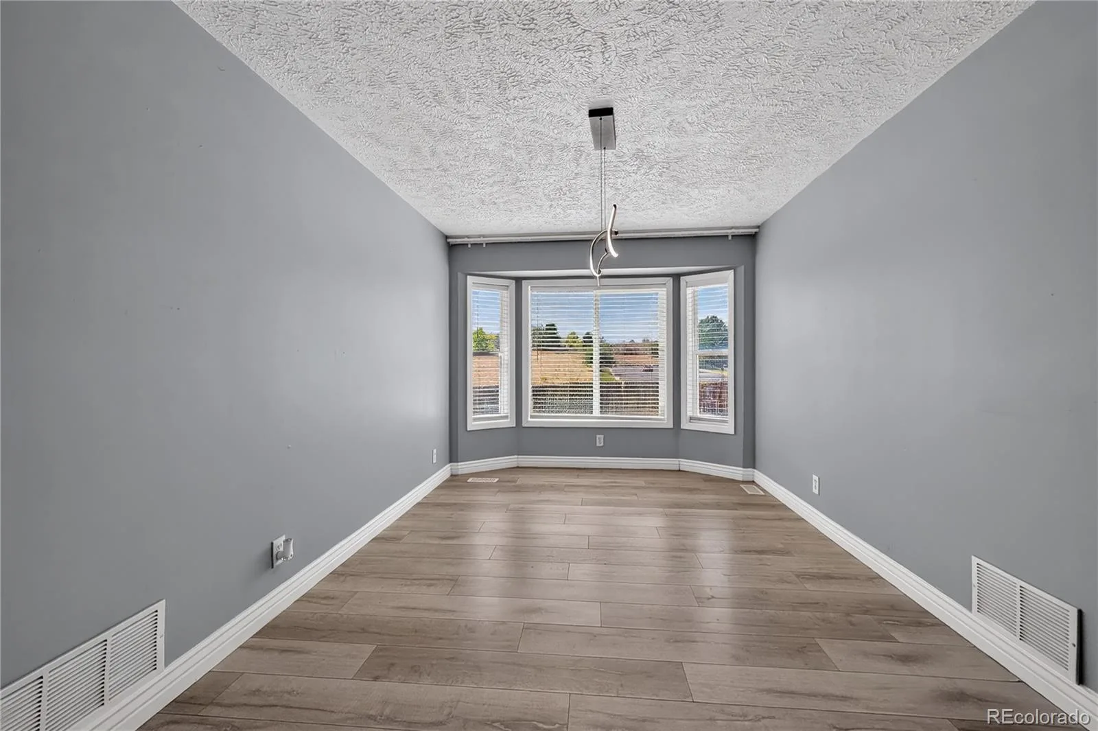5881 S Quatar Circle Centennial CO 80015 | MLS #REC4631831 07302026045557 1600 8