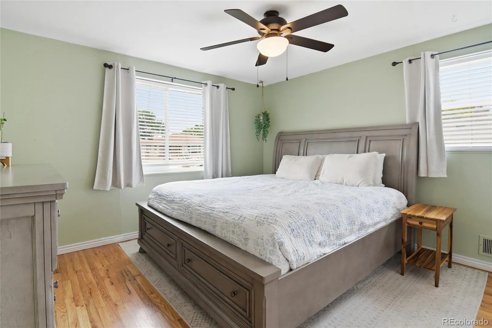 9570 W 54th Place Arvada CO 80002 MLS #REC4635444 05212026184155 1600 21