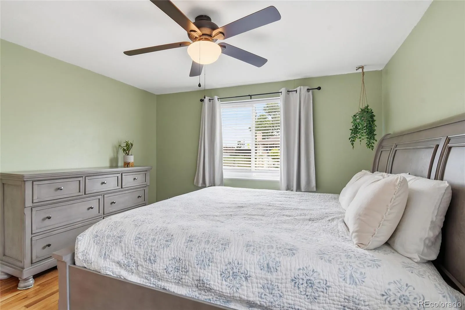 9570 W 54th Place Arvada CO 80002 MLS #REC4635444 05212026184155 1600 22