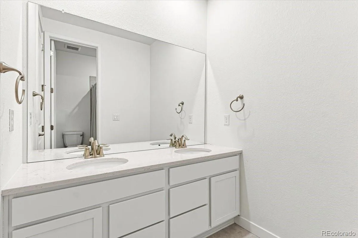 22441 E Narrowleaf Circle Aurora CO 80016 | MLS #REC4635754 08222026195045 1200 21