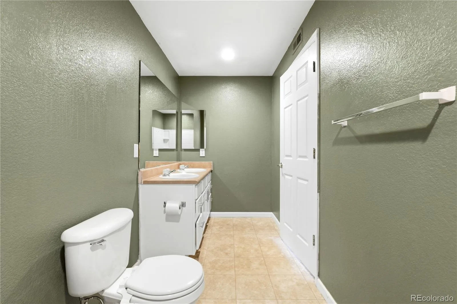 10070 E Carolina Drive #202 Denver CO 80247 MLS #REC4639073 06262026181841 1600 21