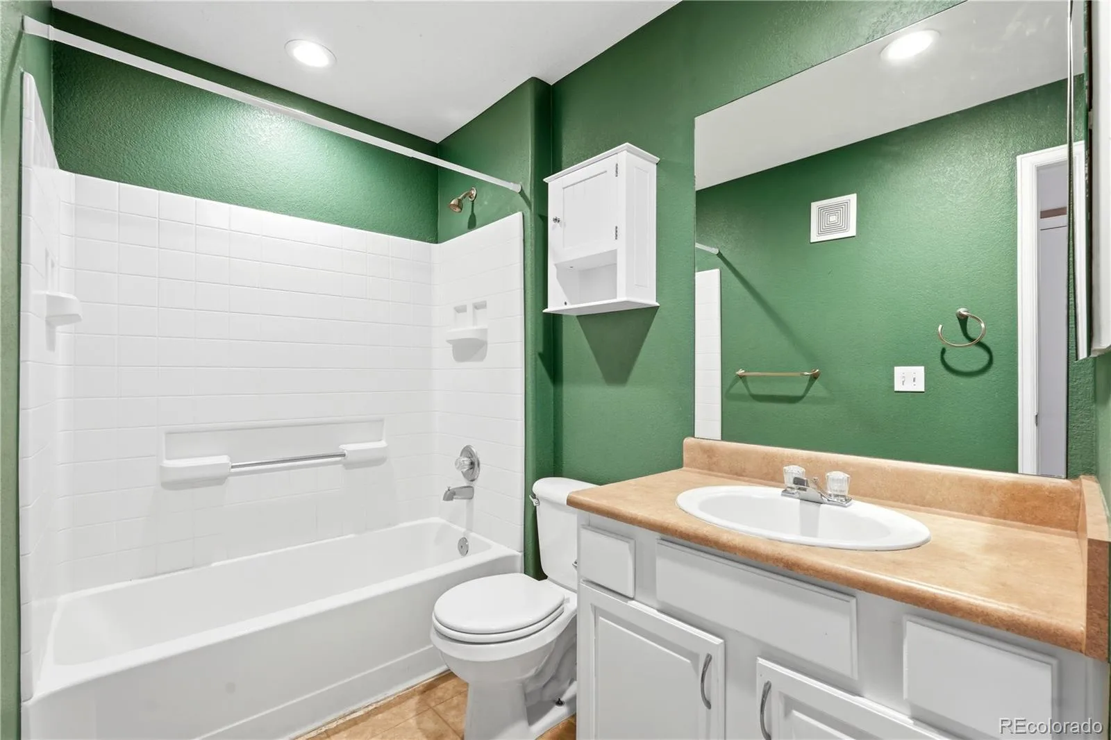 10070 E Carolina Drive #202 Denver CO 80247 MLS #REC4639073 06262026181841 1600 25