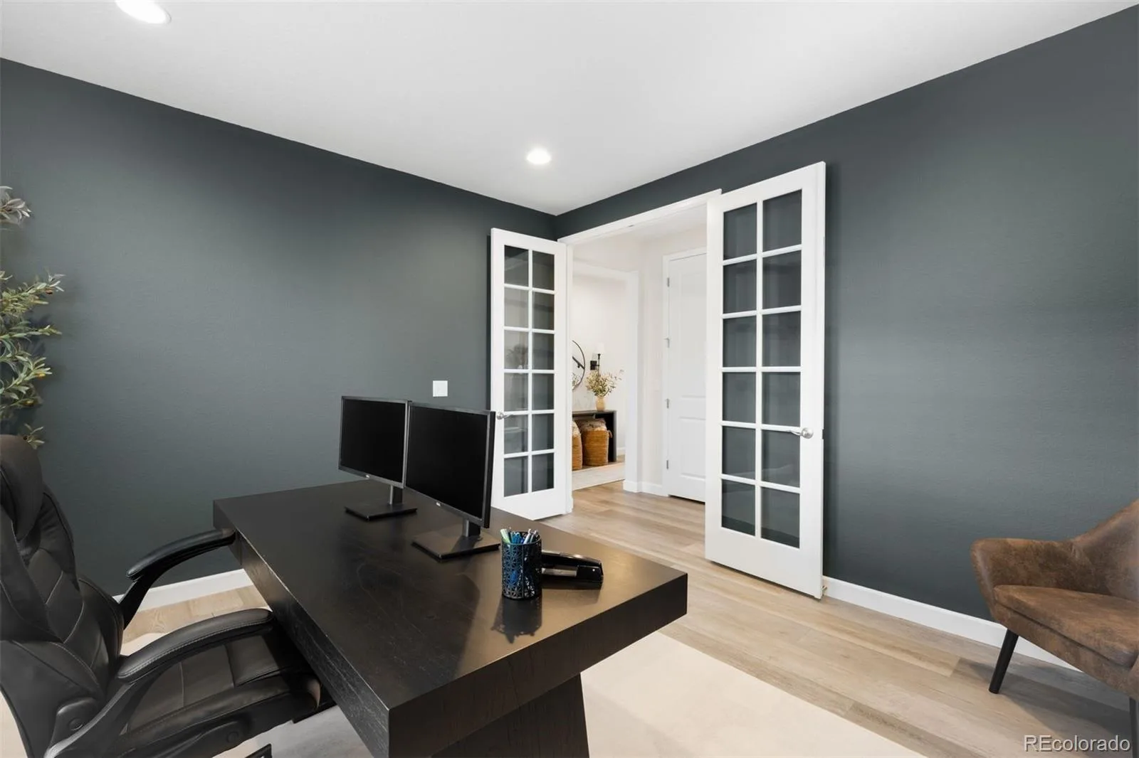 8927 Swan River Street Littleton CO 80125 | MLS #REC4639413 06032026224348 1600 12