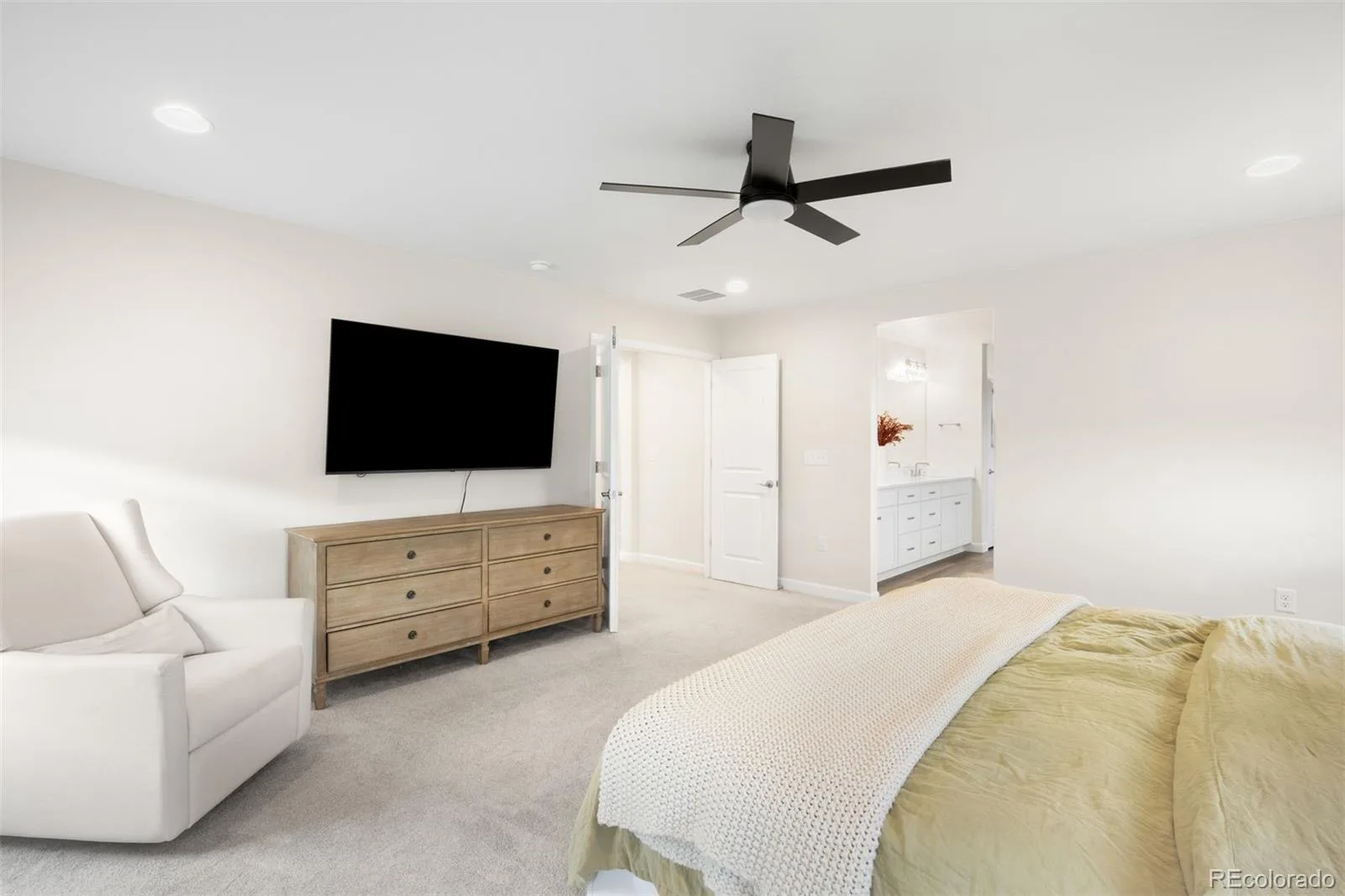 8927 Swan River Street Littleton CO 80125 | MLS #REC4639413 06032026224348 1600 15