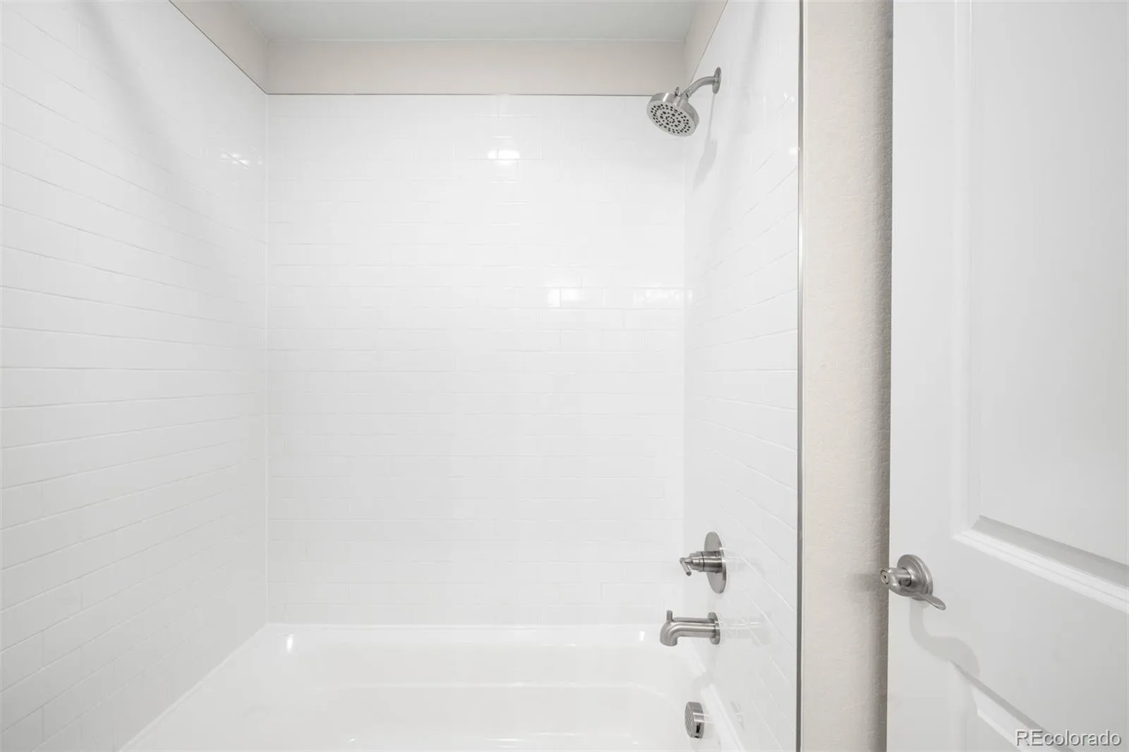 8927 Swan River Street Littleton CO 80125 | MLS #REC4639413 06032026224348 1600 26