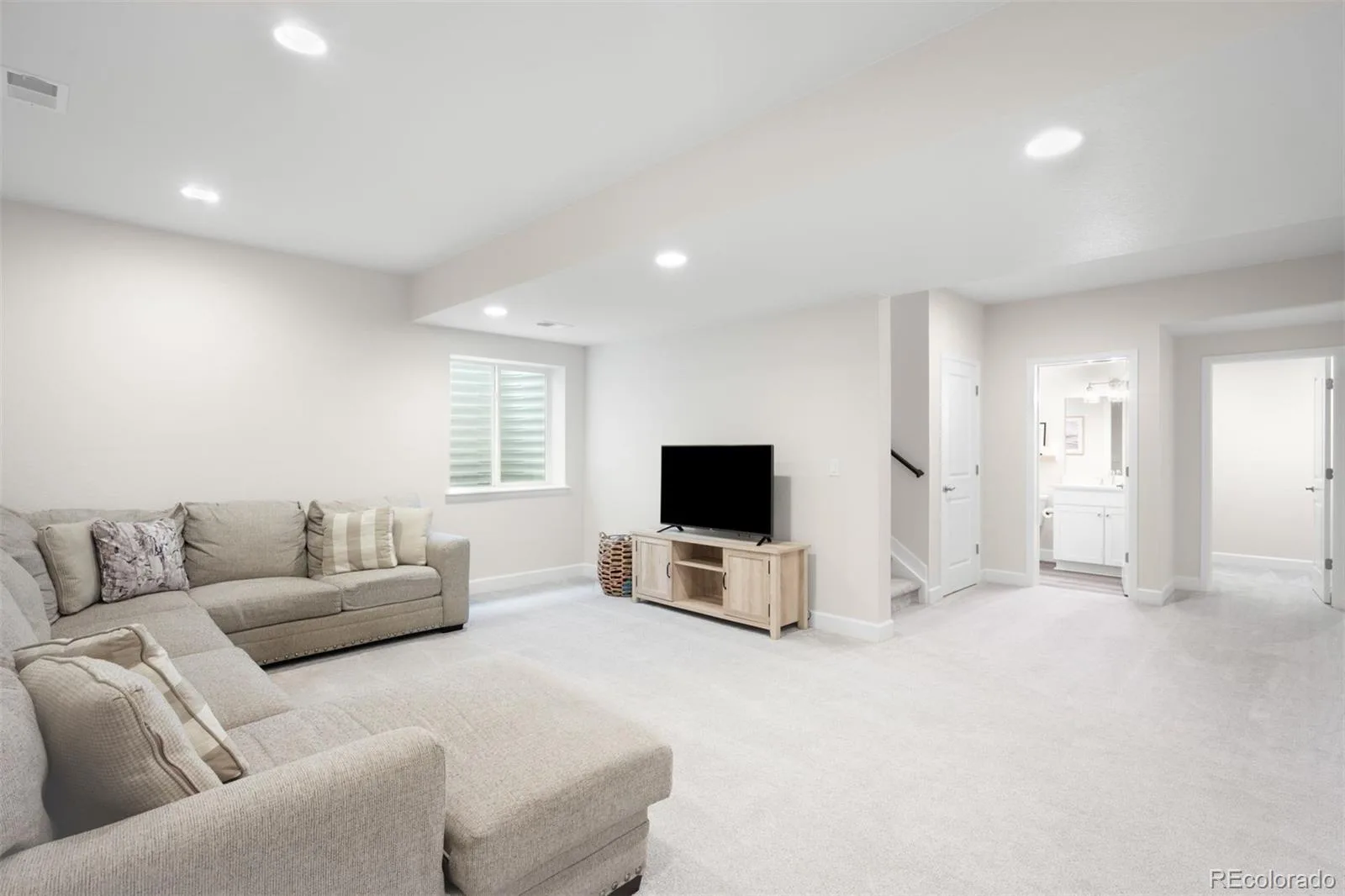 8927 Swan River Street Littleton CO 80125 | MLS #REC4639413 06032026224348 1600 27