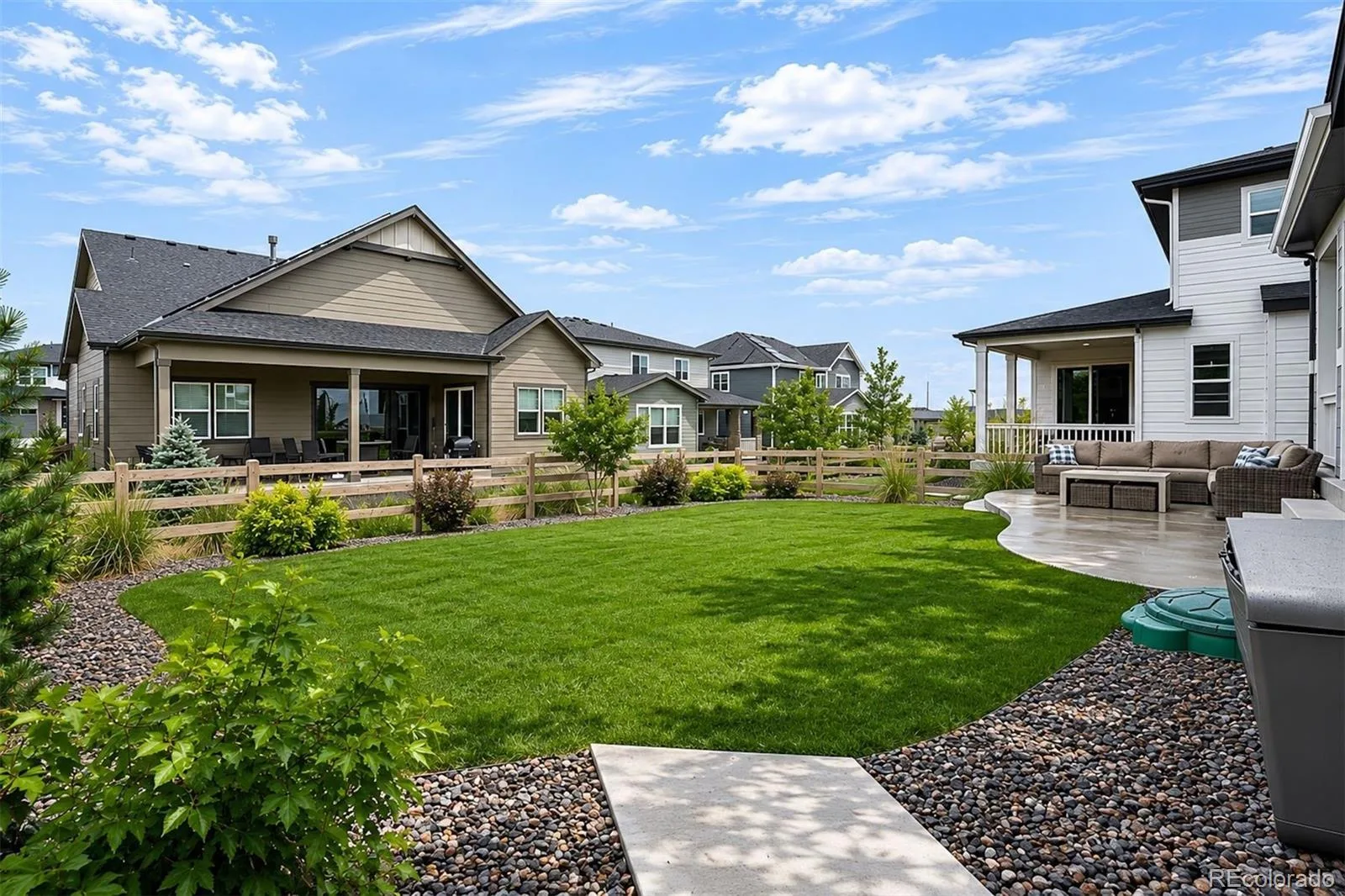 8927 Swan River Street Littleton CO 80125 | MLS #REC4639413 06032026224348 1600 35