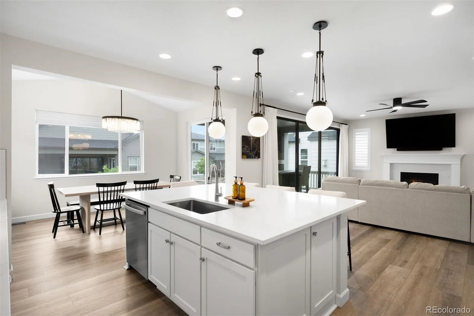 8927 Swan River Street Littleton CO 80125 | MLS #REC4639413 06032026224348 1600 5