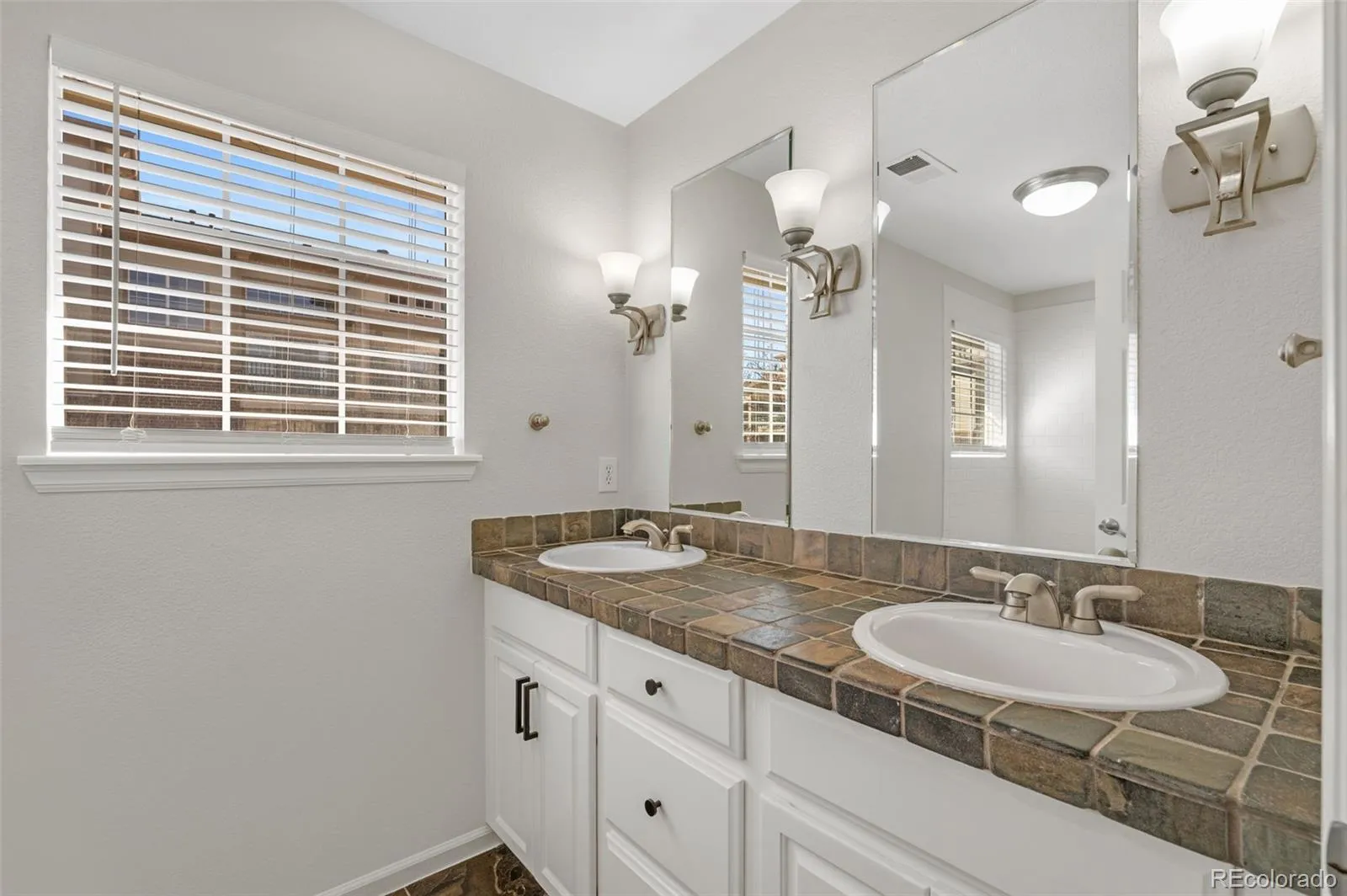3884 S Dallas Circle #202 Aurora CO 80014 MLS #REC4642193 05022026200808 1600 12