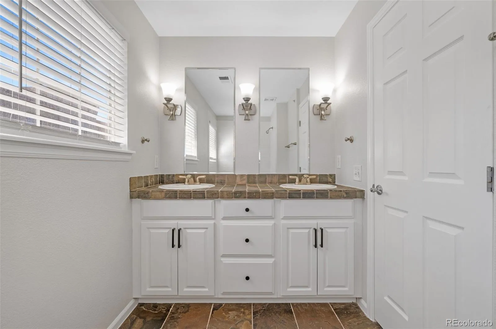 3884 S Dallas Circle #202 Aurora CO 80014 MLS #REC4642193 05022026200808 1600 15
