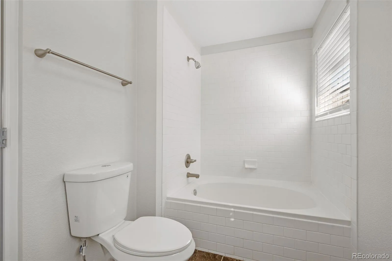 3884 S Dallas Circle #202 Aurora CO 80014 MLS #REC4642193 05022026200808 1600 17