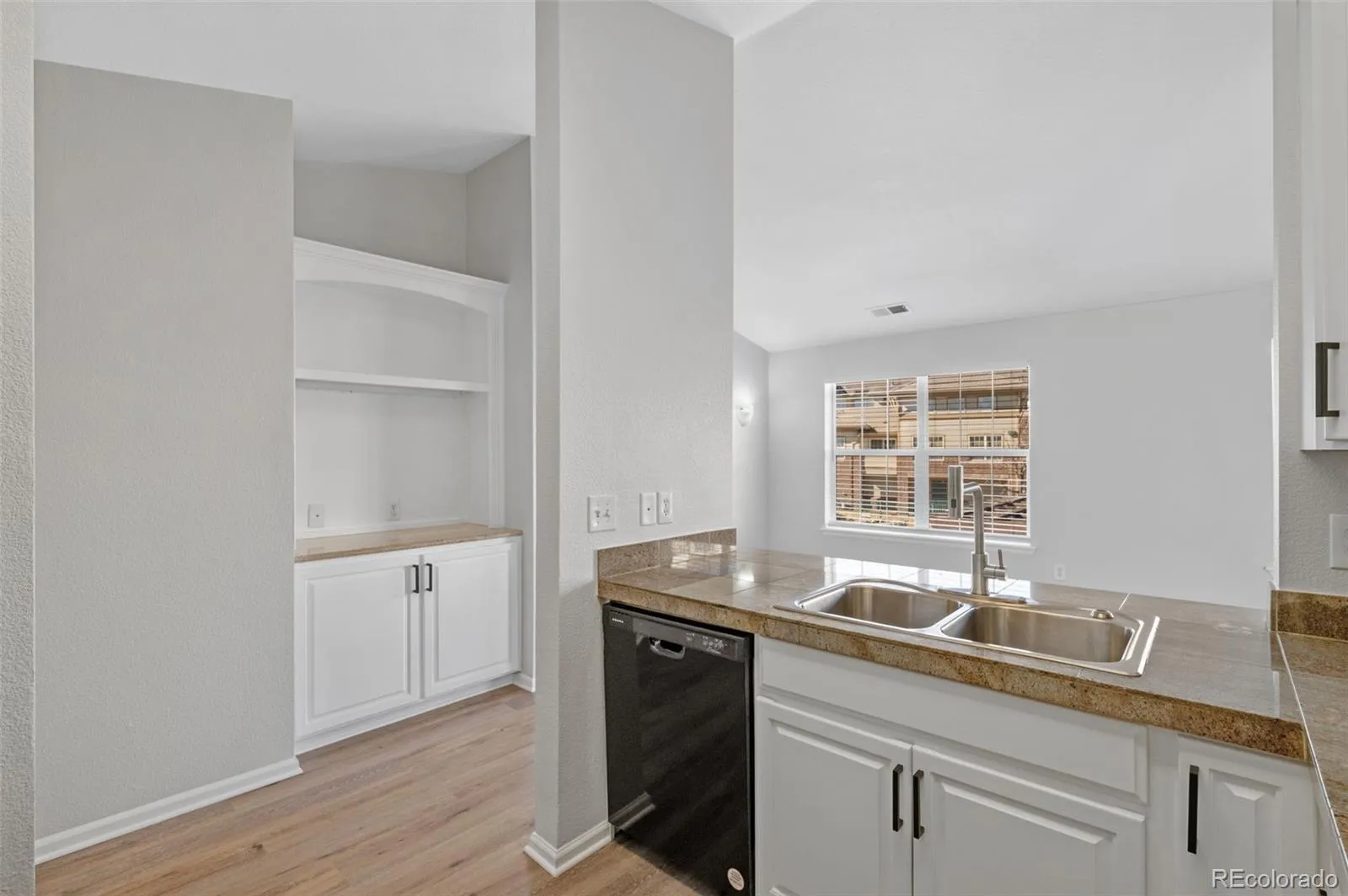 3884 S Dallas Circle #202 Aurora CO 80014 MLS #REC4642193 05022026200808 1600 7