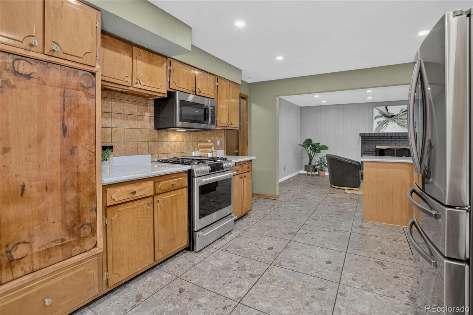 336 Oakland Street Aurora CO 80010 | MLS #REC4644733 09242026225207 1600 11