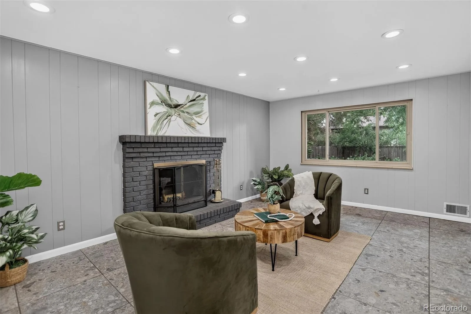 336 Oakland Street Aurora CO 80010 | MLS #REC4644733 09242026225207 1600 12