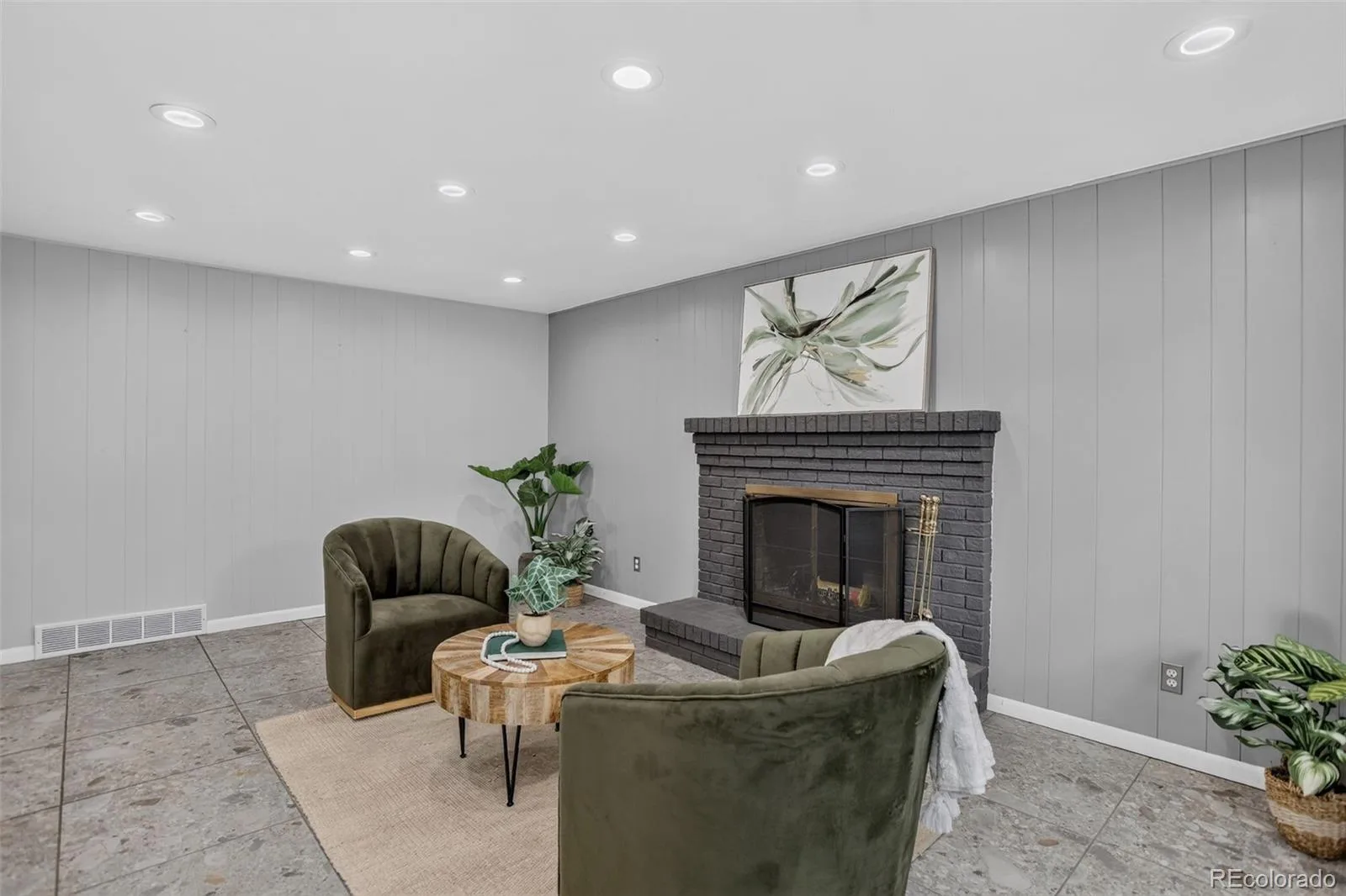336 Oakland Street Aurora CO 80010 | MLS #REC4644733 09242026225207 1600 13