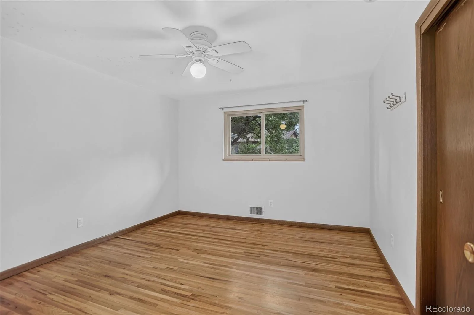 336 Oakland Street Aurora CO 80010 | MLS #REC4644733 09242026225207 1600 22