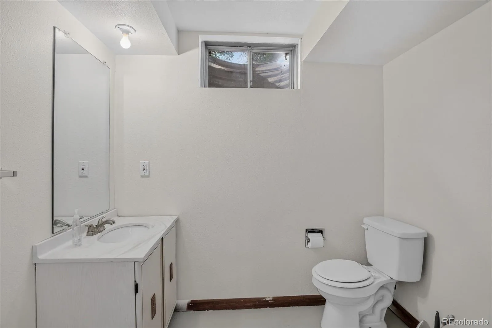 336 Oakland Street Aurora CO 80010 | MLS #REC4644733 09242026225207 1600 23