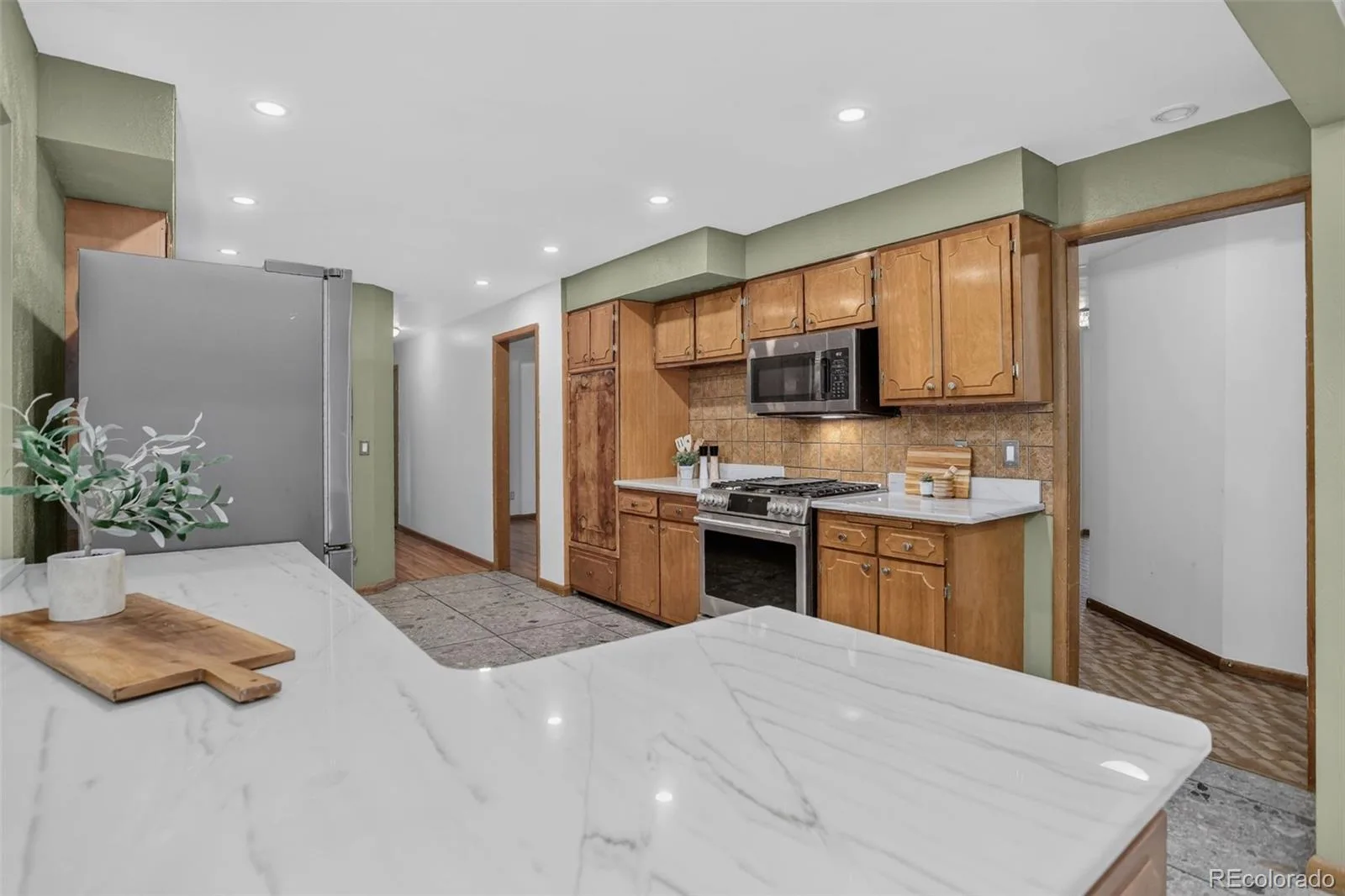 336 Oakland Street Aurora CO 80010 | MLS #REC4644733 09242026225207 1600 8
