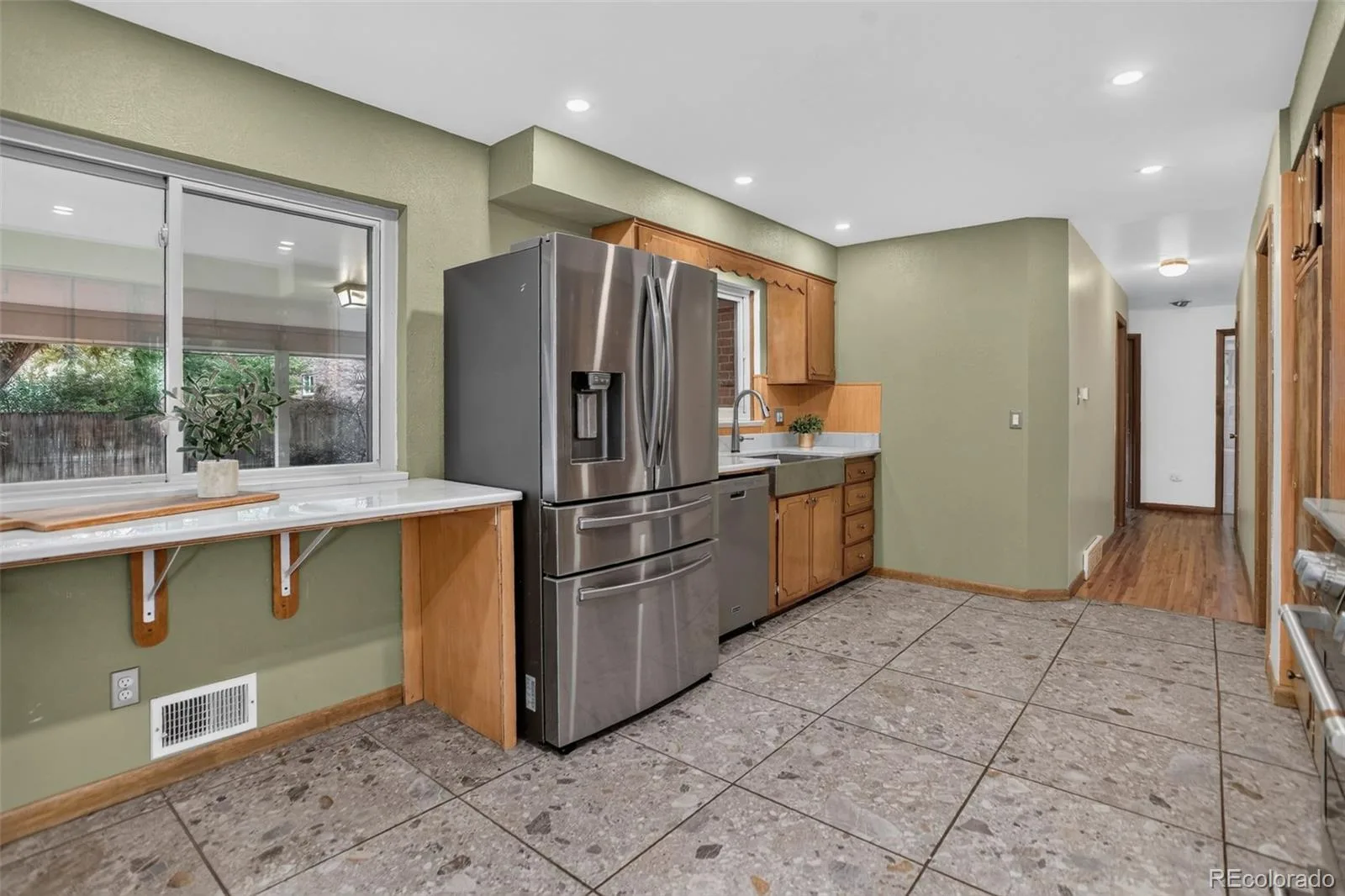 336 Oakland Street Aurora CO 80010 | MLS #REC4644733 09242026225207 1600 9