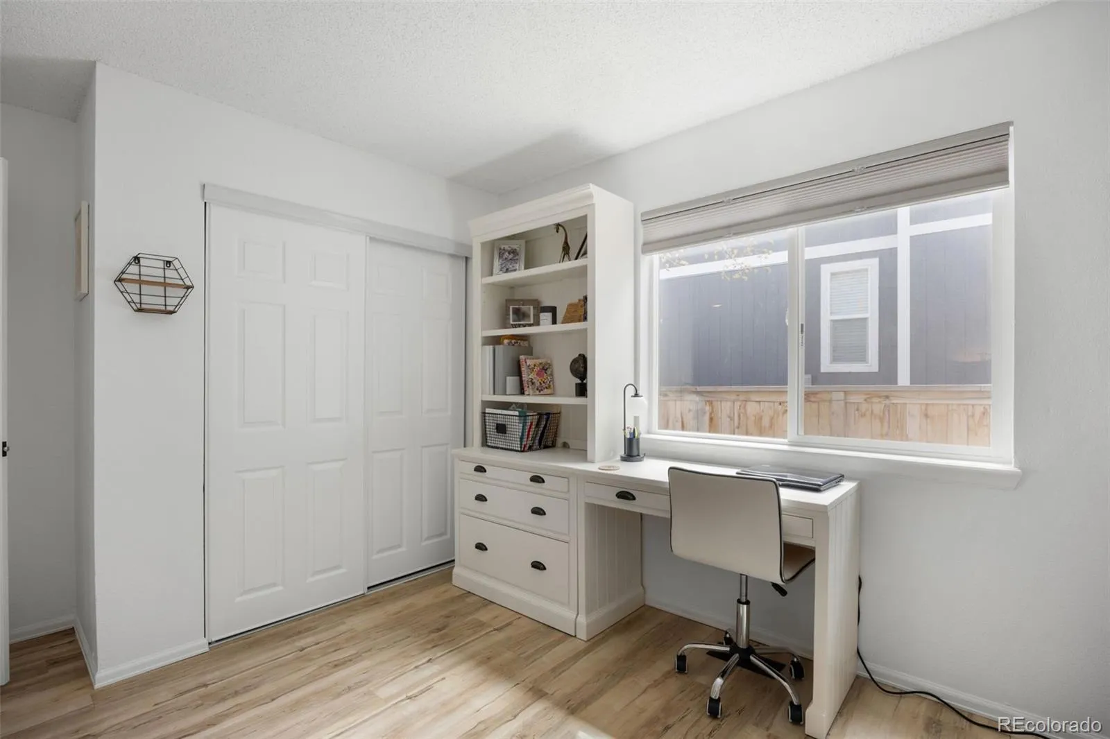 04102026152405 1600 15