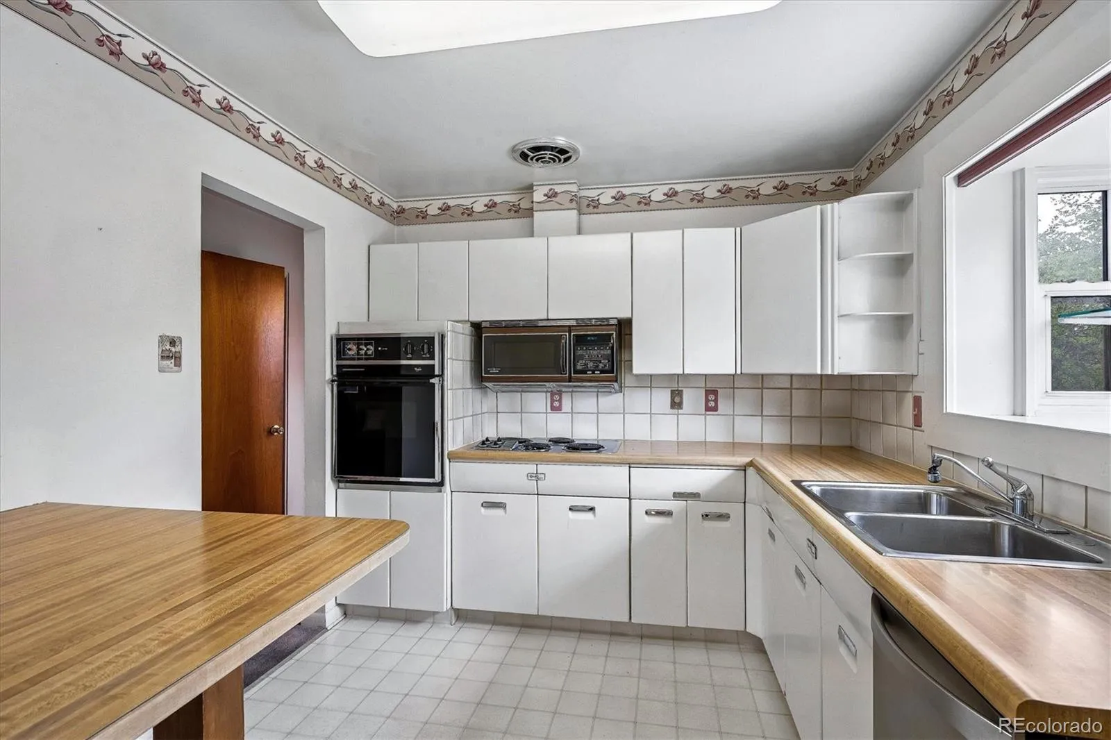 722 S Holly Street Denver CO 80246 MLS #REC4650525 05132026212428 1600 7
