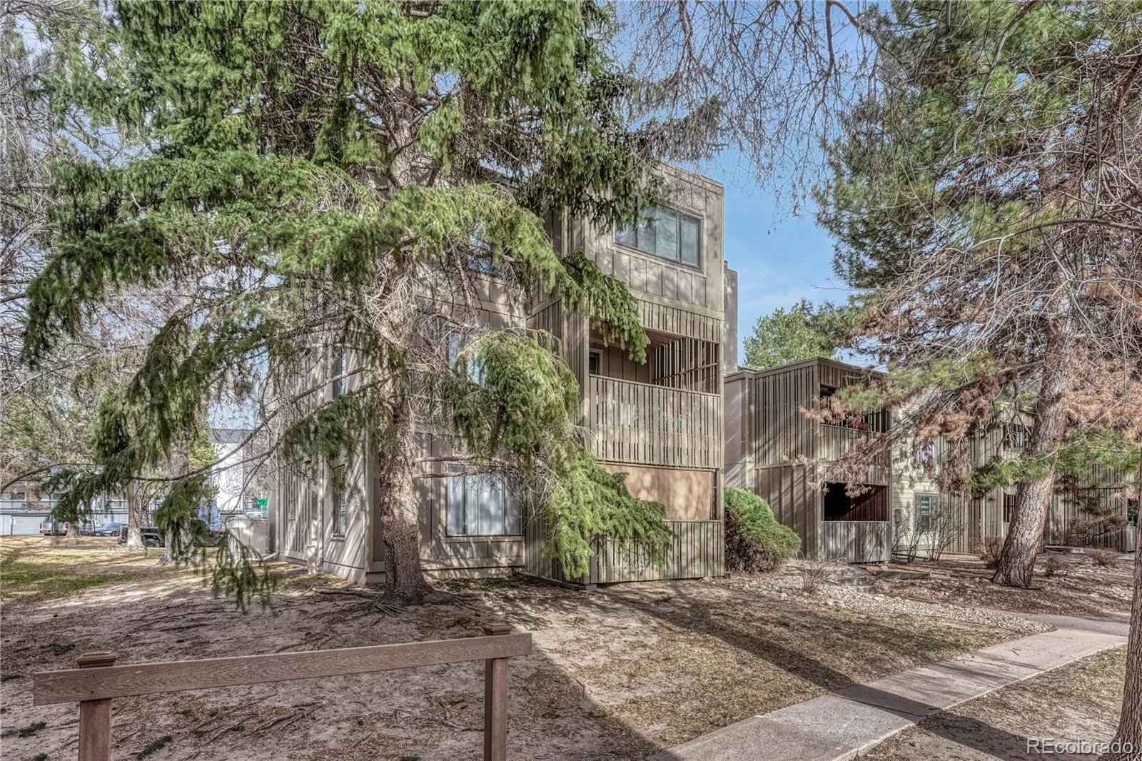 2525 S Dayton Way #2209 #2200 Denver CO 80231 MLS #REC4660563 04252026230358 1600 39