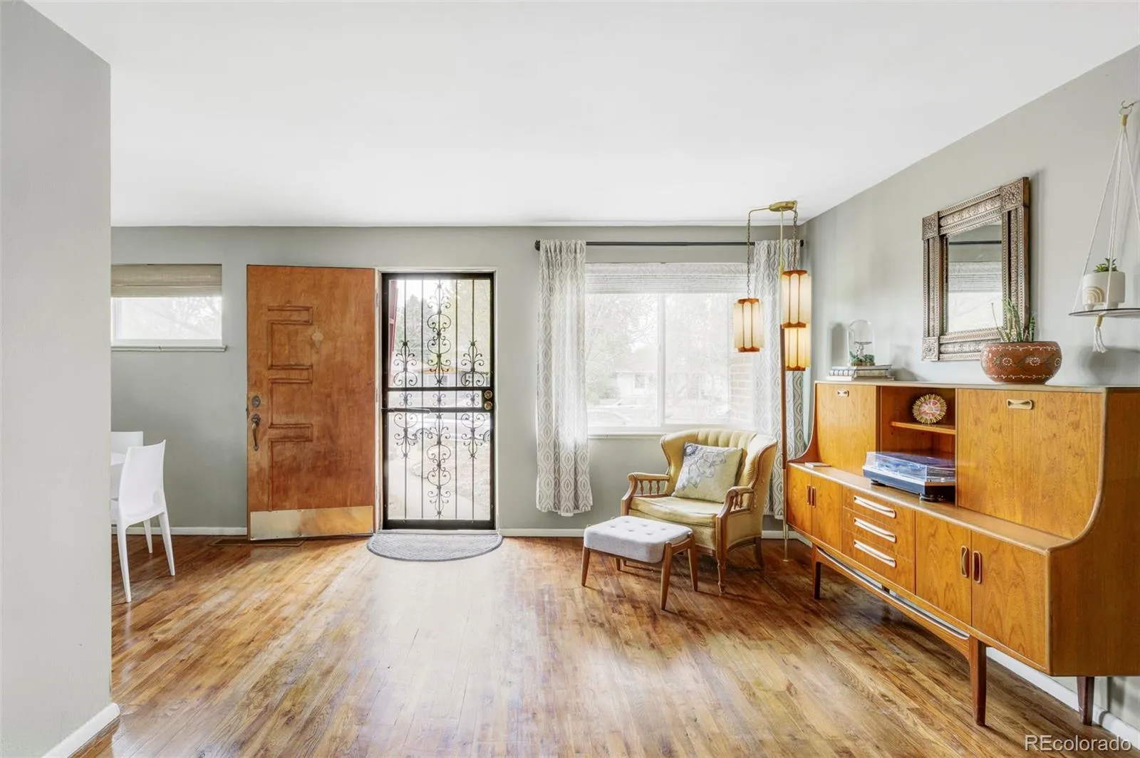 04162026234202 1600 1