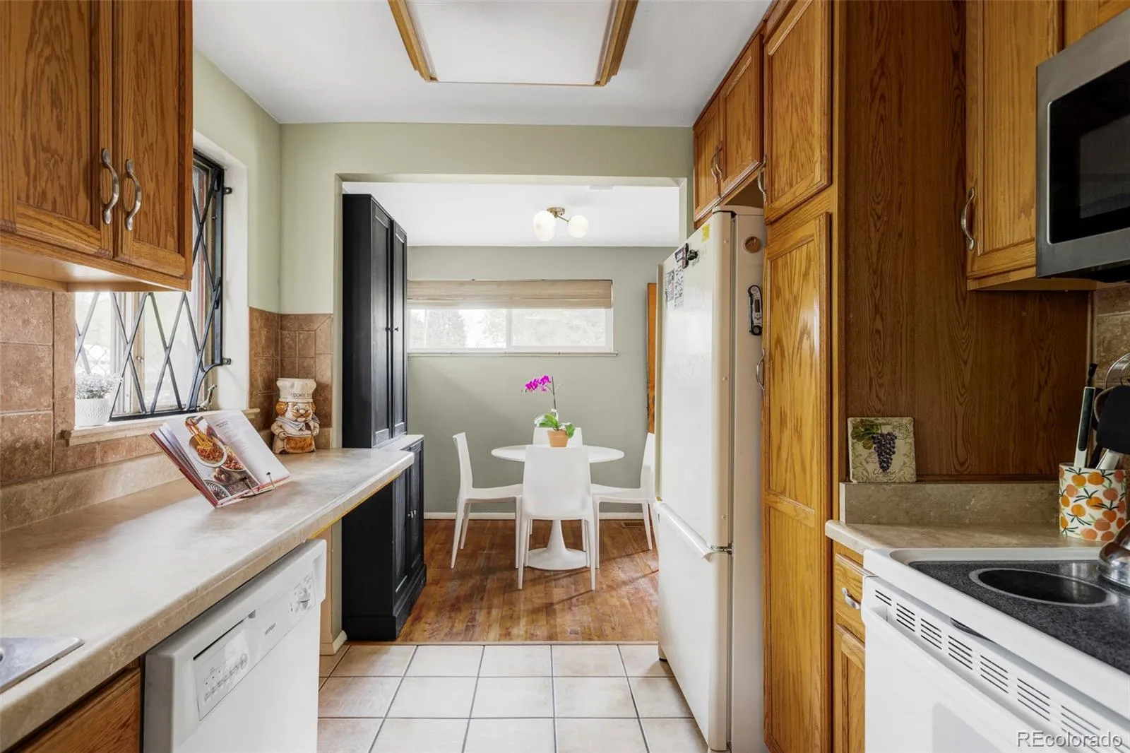 04162026234202 1600 8