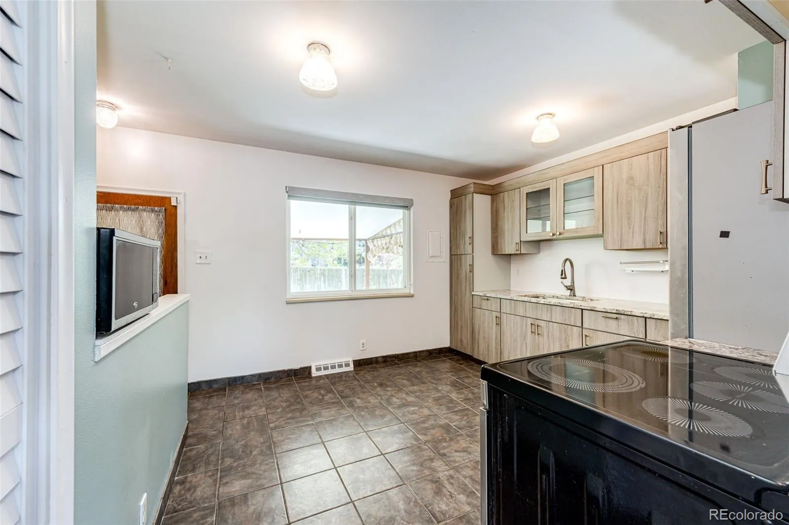 11994 E Virginia Drive Aurora CO 80012 MLS #REC4663301 05152026034411 1600 14