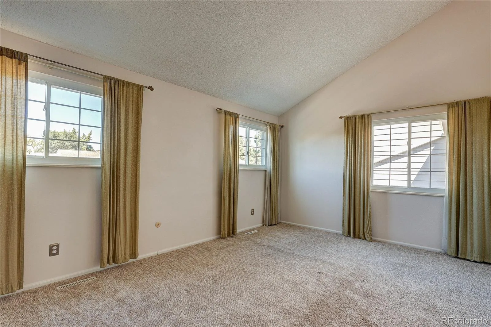 12943 E Cornell Avenue Aurora CO 80014 | MLS #REC4664013 09242026000048 1600 22