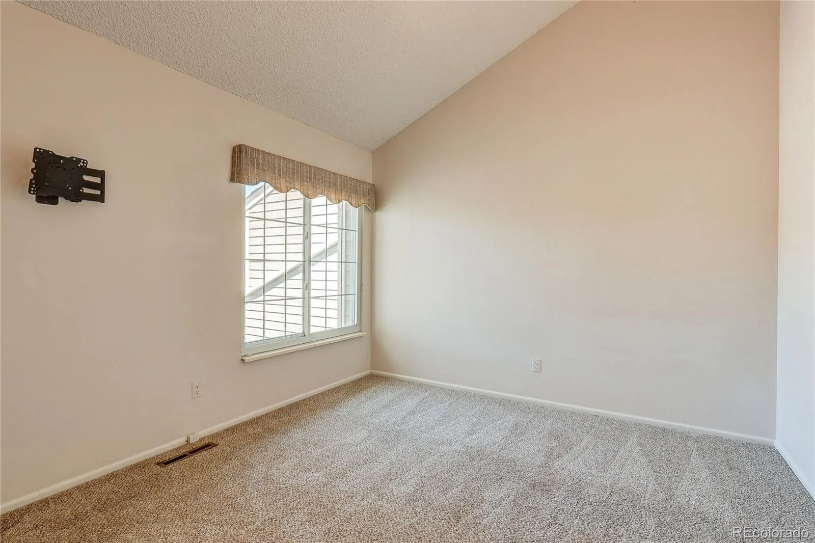 12943 E Cornell Avenue Aurora CO 80014 | MLS #REC4664013 09242026000048 1600 24