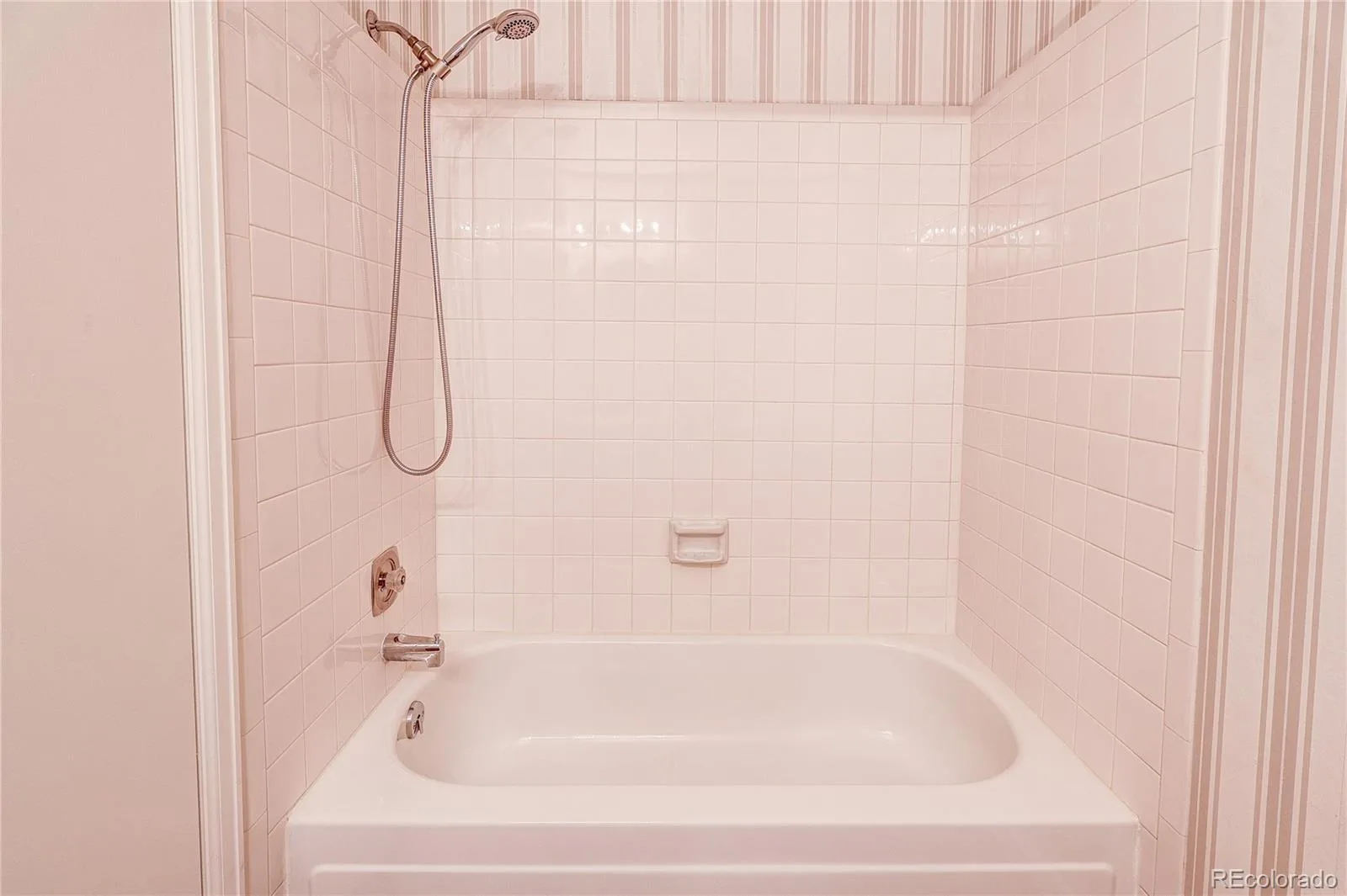12943 E Cornell Avenue Aurora CO 80014 | MLS #REC4664013 09242026000048 1600 29