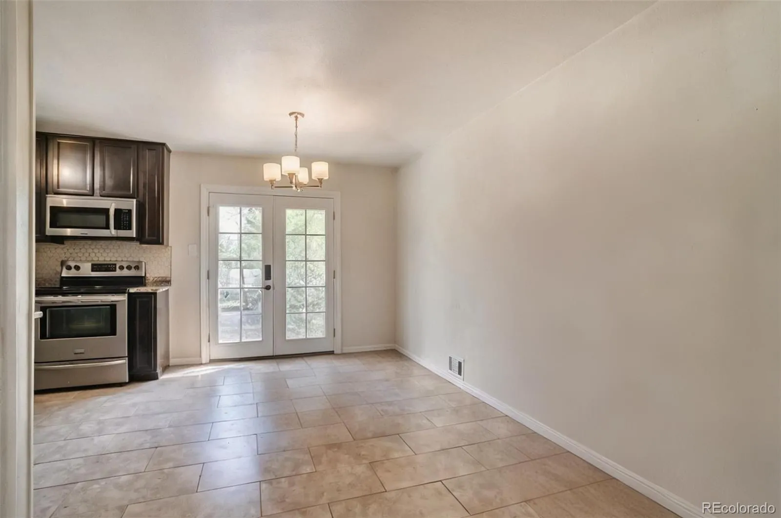 10250 W 65th Avenue Arvada CO 80004 MLS #REC4666891 04282026185118 1600 5