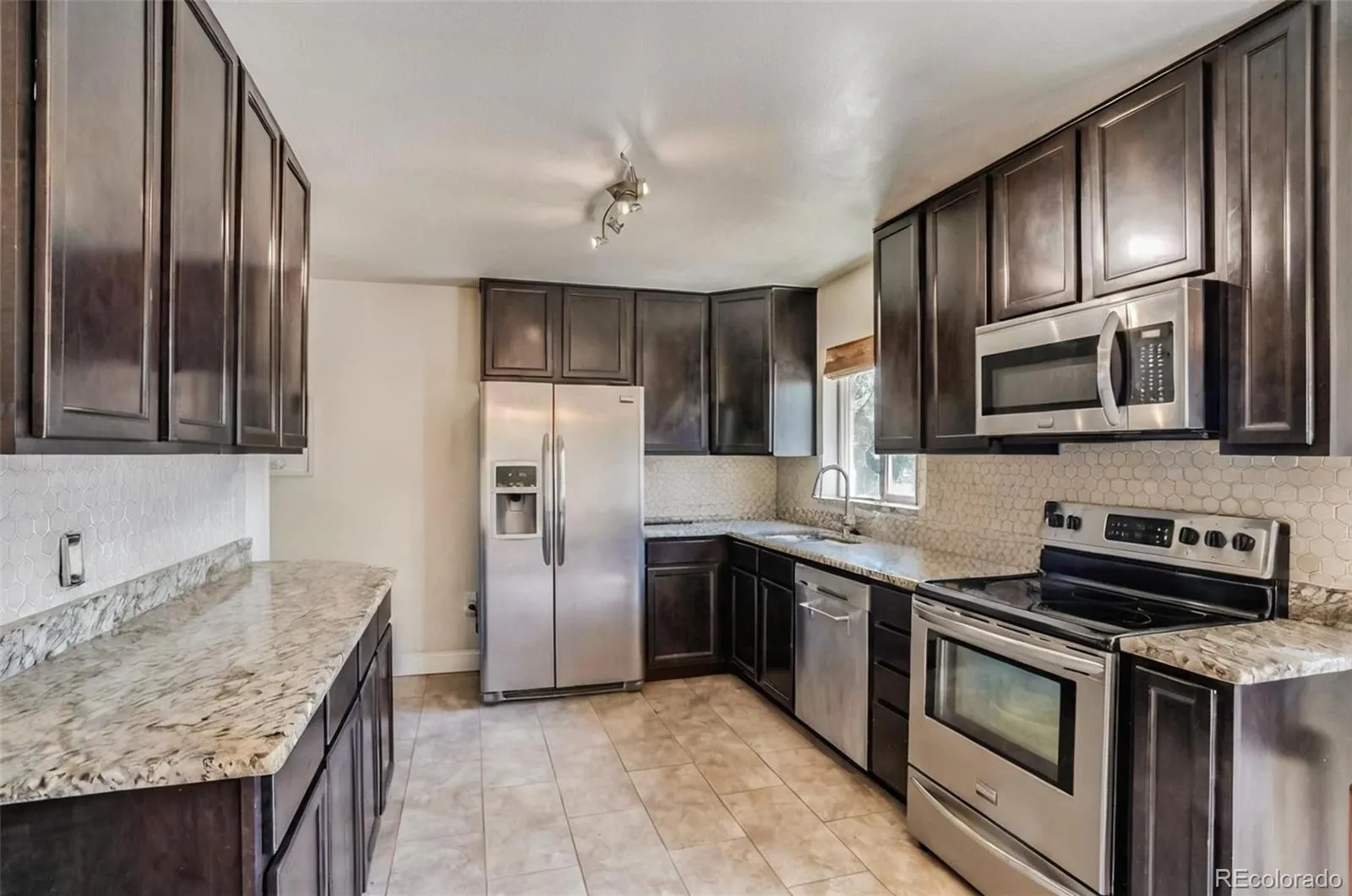 10250 W 65th Avenue Arvada CO 80004 MLS #REC4666891 04282026185118 1600 6