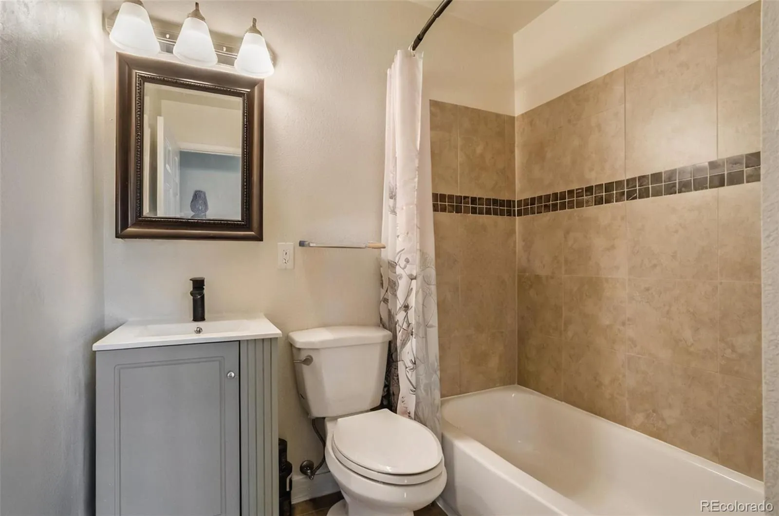 10250 W 65th Avenue Arvada CO 80004 MLS #REC4666891 04282026185118 1600 9