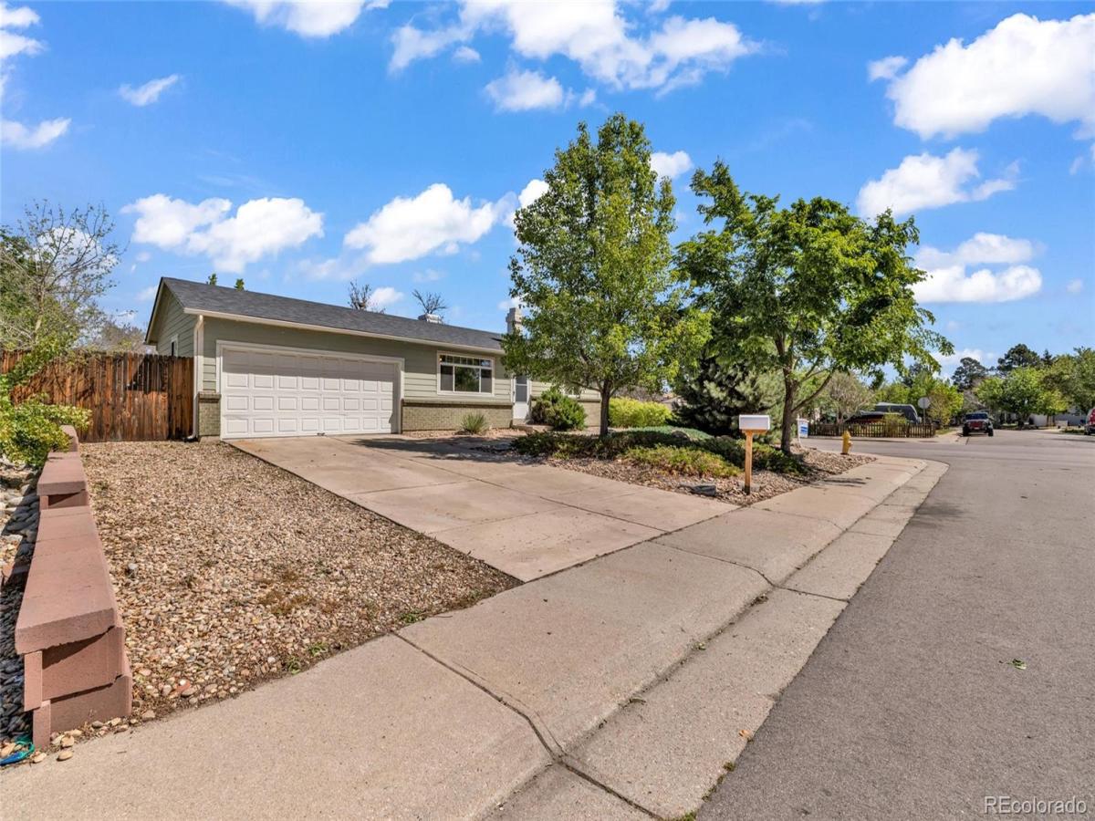 15949 E Brunswick Drive Aurora CO 80013 | MLS #REC4667010 MLS #REC4667010 image #0