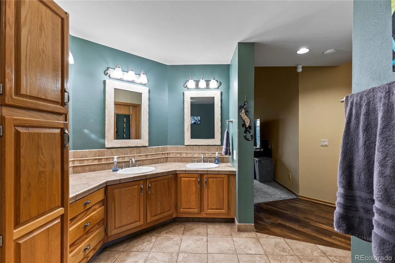 2212 Emerald Drive Castle Rock CO 80104 | MLS #REC4670824 08302026154439 1600 28