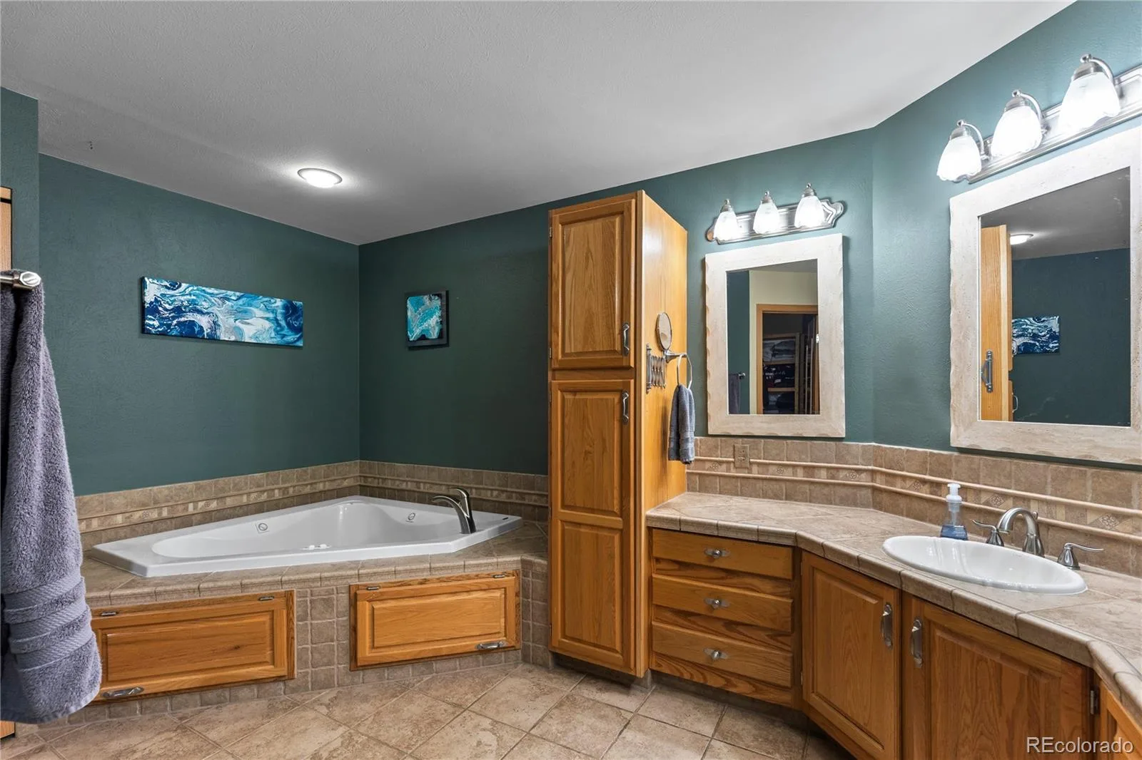 2212 Emerald Drive Castle Rock CO 80104 | MLS #REC4670824 08302026154439 1600 29