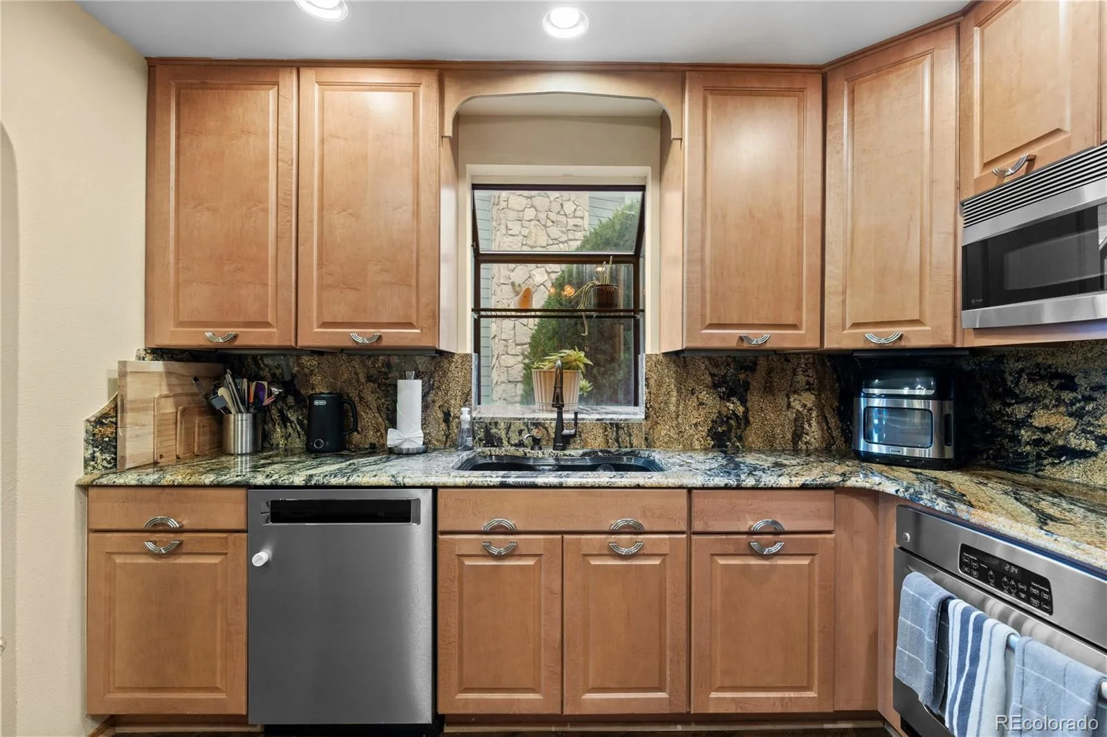 2212 Emerald Drive Castle Rock CO 80104 | MLS #REC4670824 08302026154439 1600 4