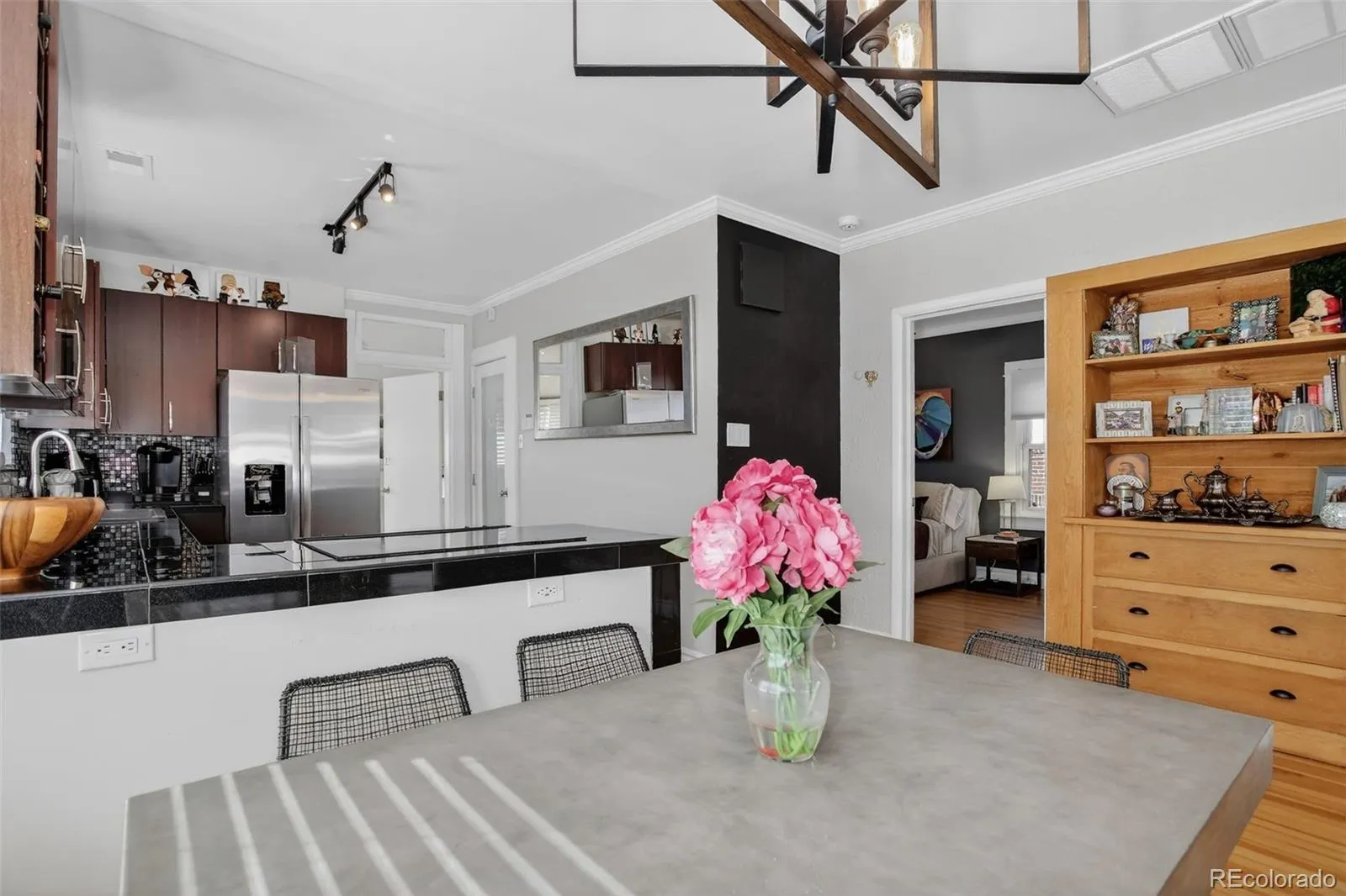 04172026234214 1600 12