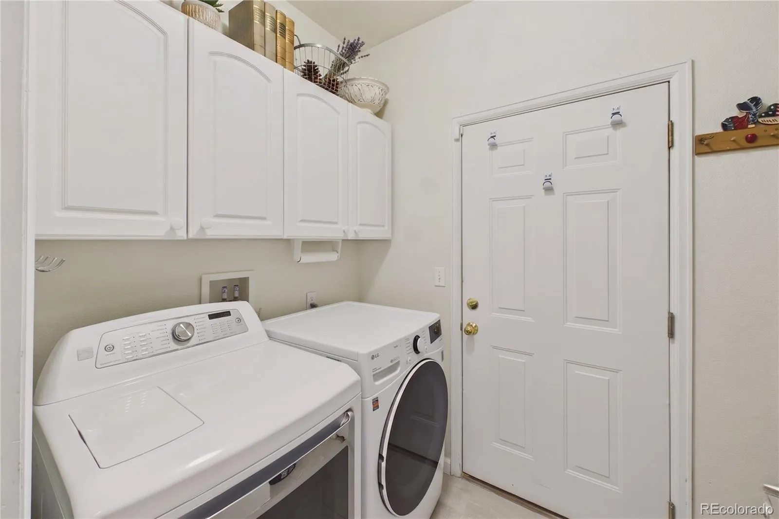 4025 S Dillon Way #102 Aurora CO 80014 MLS #REC4671981 05072026163705 1600 12