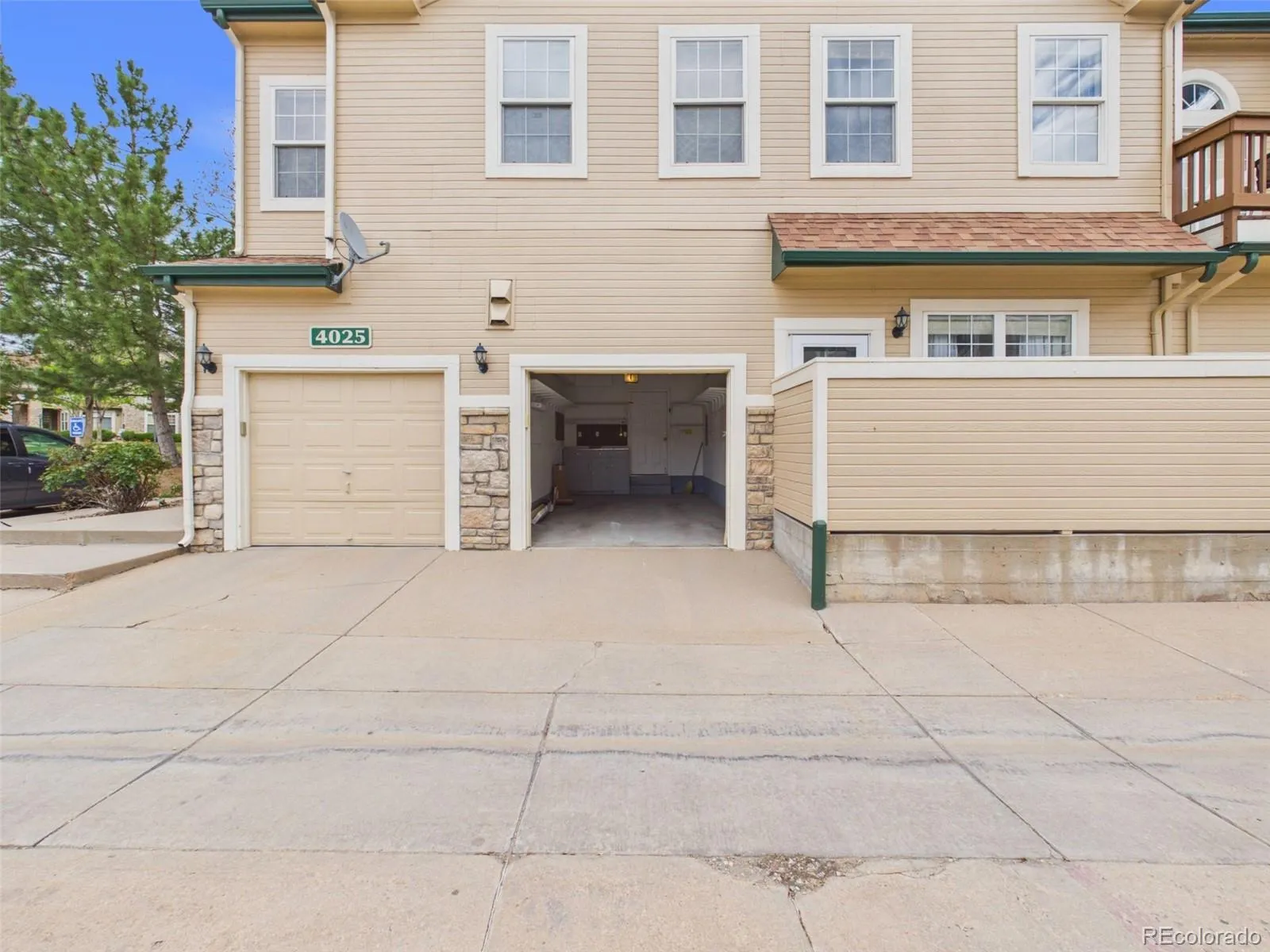 4025 S Dillon Way #102 Aurora CO 80014 MLS #REC4671981 05072026163705 1600 14