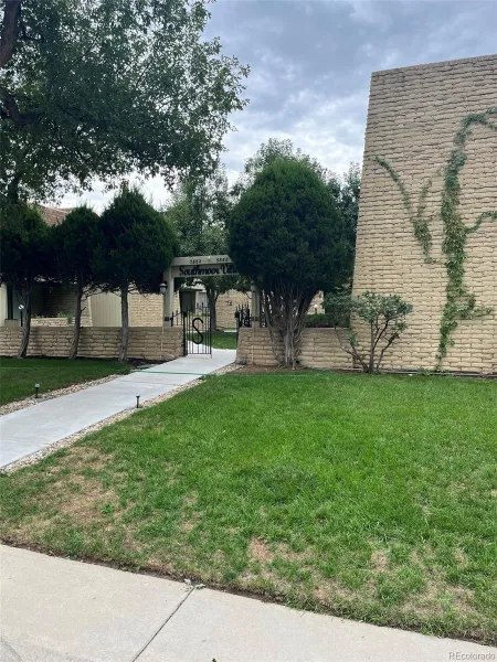 5882 E Ithaca Place #204 Denver CO 80237 | MLS #REC1510246 09232026052602 800 16