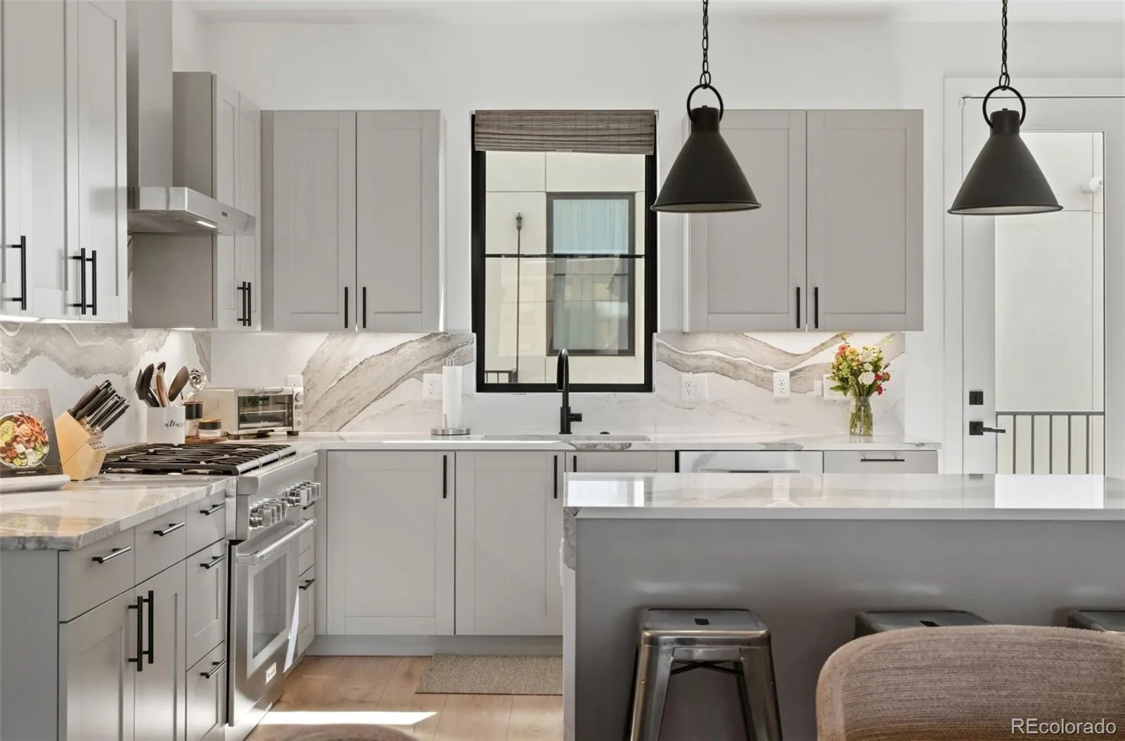 04112026162215 1600 16