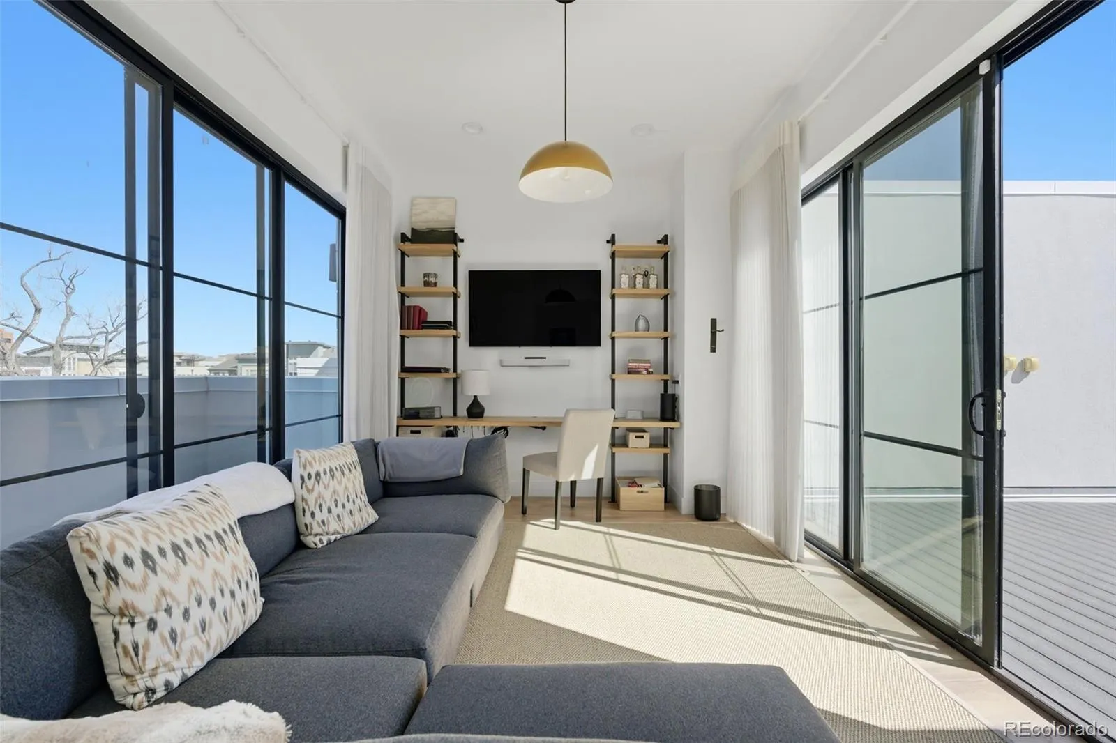 04112026162215 1600 32